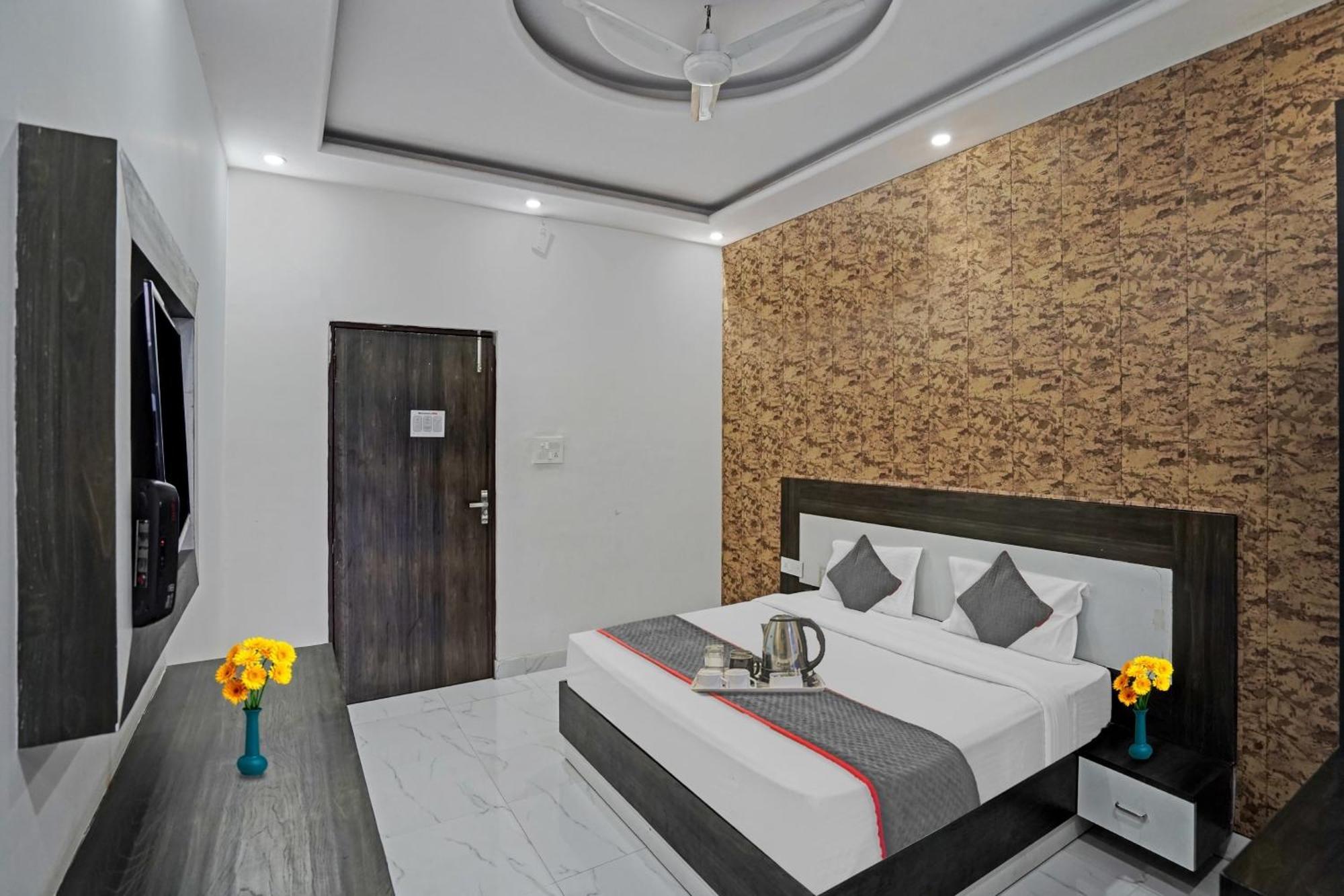 Collection O Rajvanshi Paradise Gurgaon Esterno foto