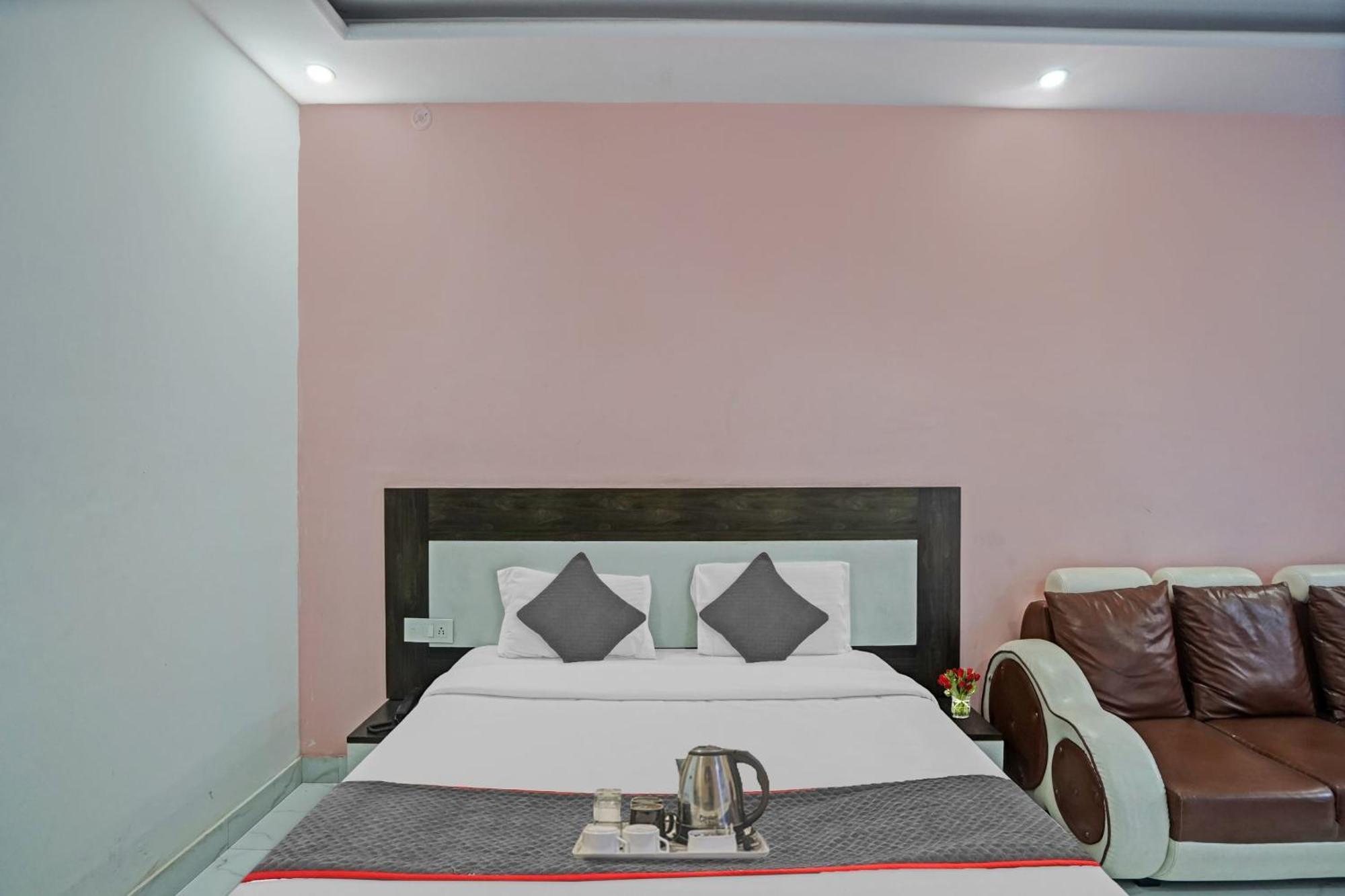 Collection O Rajvanshi Paradise Gurgaon Esterno foto