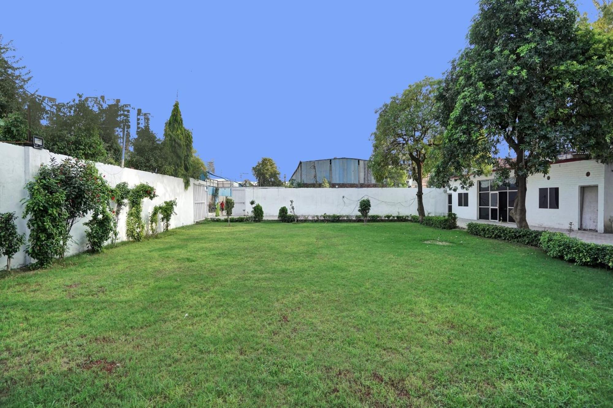 Collection O Rajvanshi Paradise Gurgaon Esterno foto