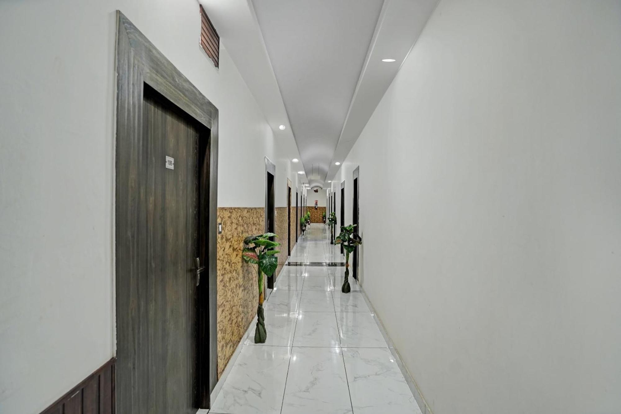 Collection O Rajvanshi Paradise Gurgaon Esterno foto