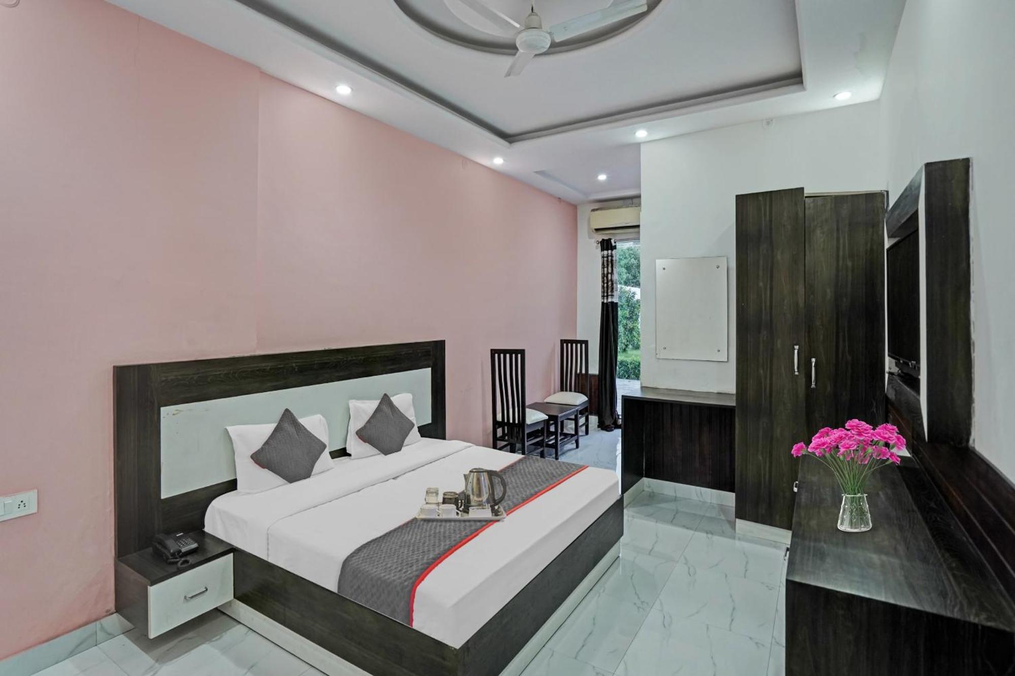 Collection O Rajvanshi Paradise Gurgaon Esterno foto