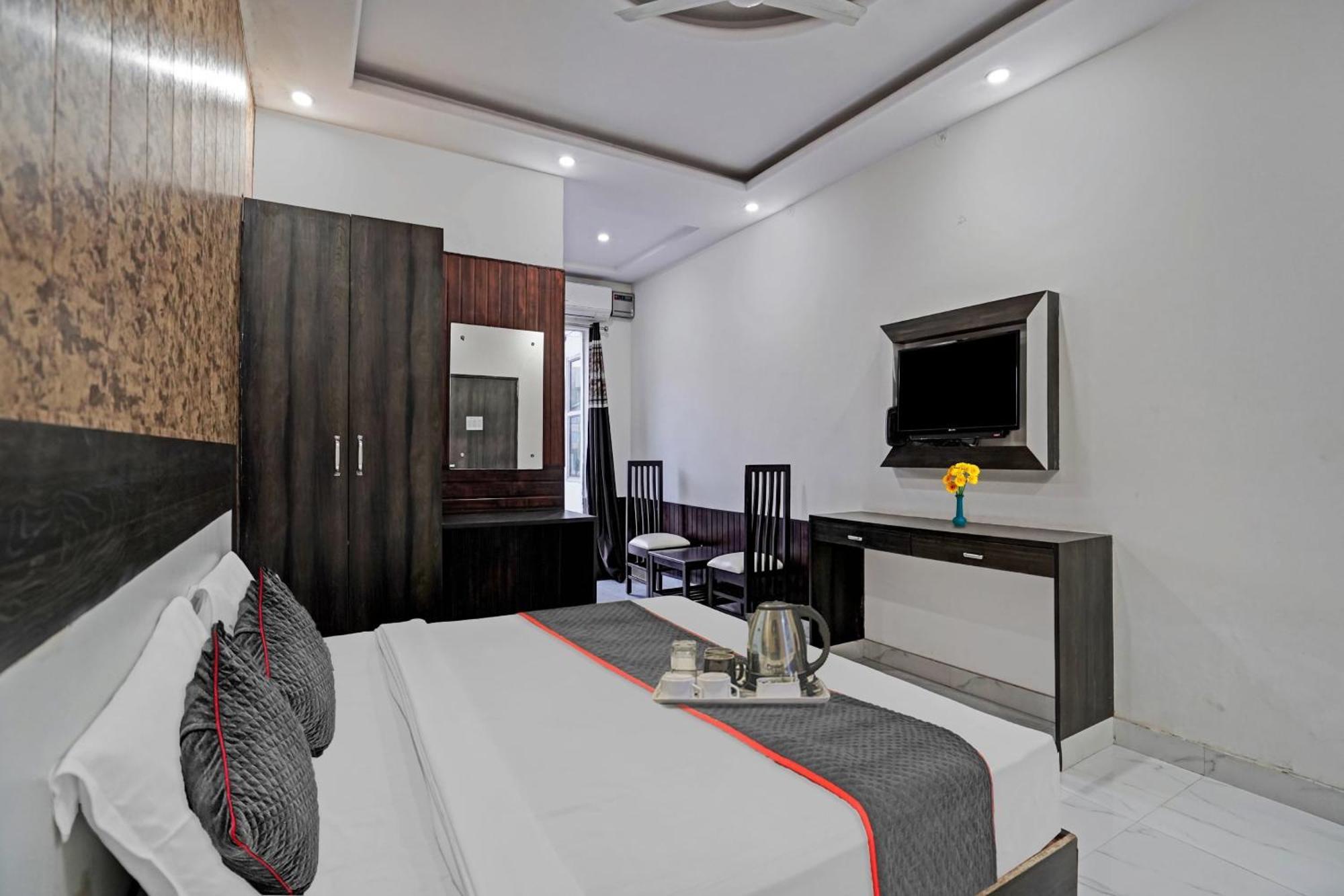 Collection O Rajvanshi Paradise Gurgaon Esterno foto